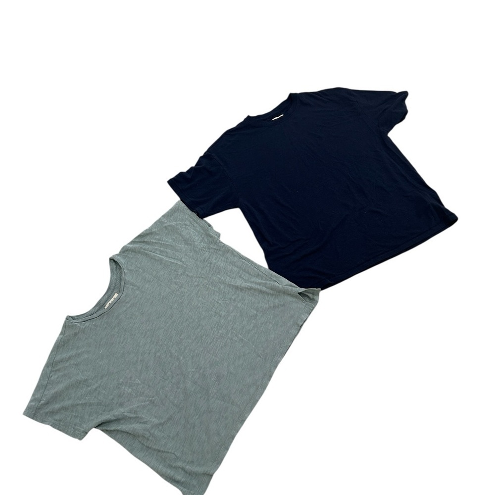 Madewell pair of Short Sleeve Tees in Navy and Light Green size large